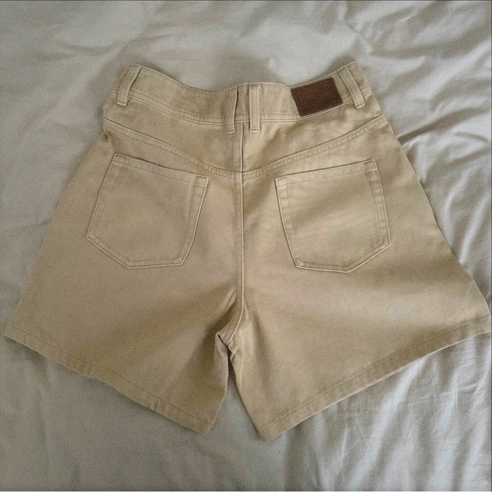 Vintage Y2K-style cream denim shorts - Picture 6 of 6